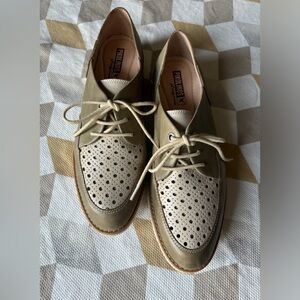 Spectator oxfords by Pikolinos
